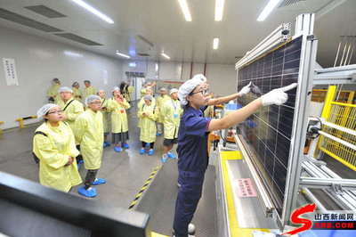 全國網(wǎng)媒記者走進(jìn)晉能清潔能源，探訪光伏電池開發(fā)之“奧秘”